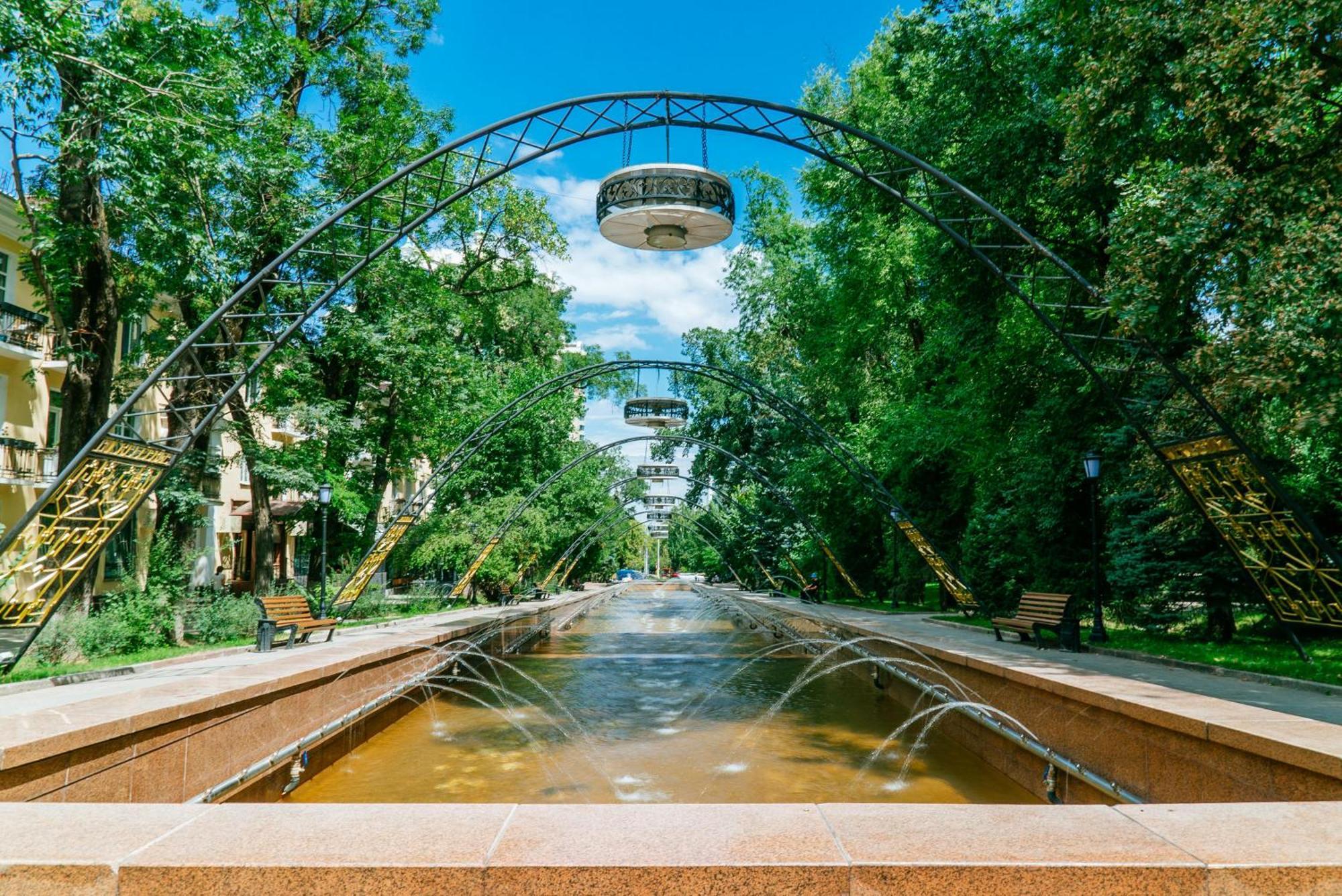 Nadezhda Apartments On Kabanbay Batyr 122 Alma-Ata Buitenkant foto